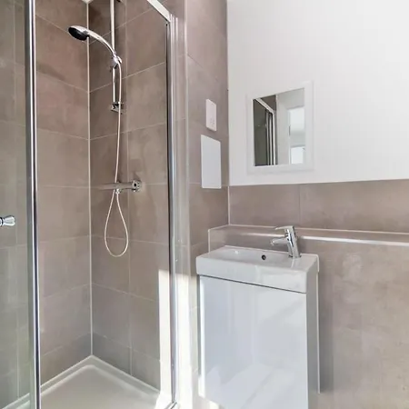 Contemporary 2 Bedroom Apartment In Ashford Ashford  Exterior photo