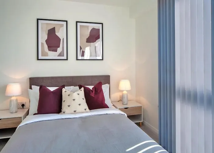 Contemporary 2 Bedroom Apartment In Ashford
