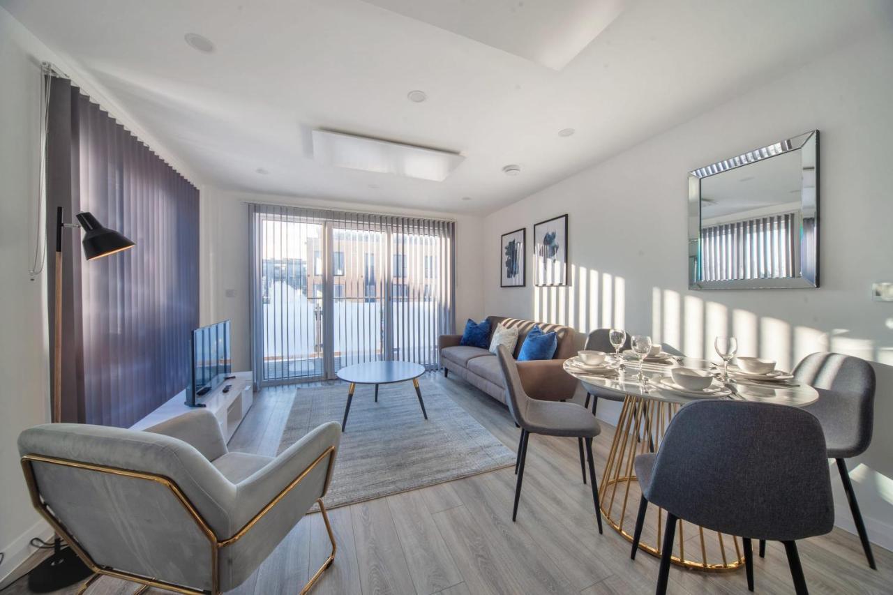 Contemporary 2 Bedroom In Ashford Apartment *