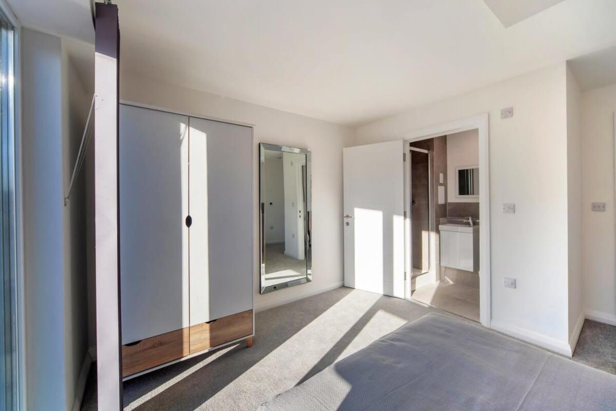 Contemporary 2 Bedroom In Ashford