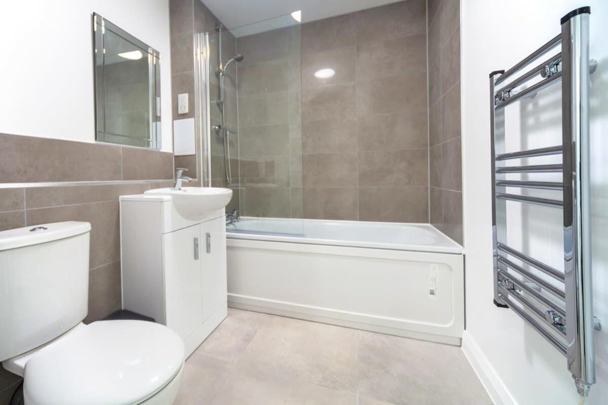 Apartment Contemporary 2 Bedroom In Ashford